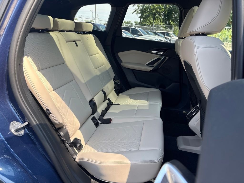 Used 2023 Blue BMW xDrive28i image 16