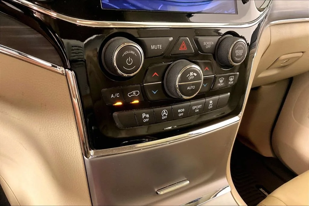 Certified Used 2019 Brown Jeep Limited 4x4 image 14