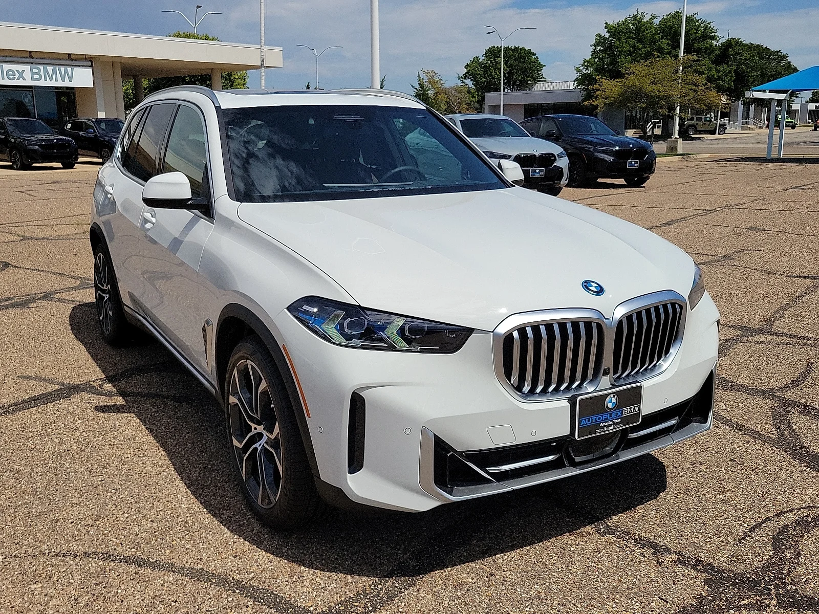 New 2026 Alpine White BMW xDrive50e All-Wheel Drive Sports Activity Vehicle image 6