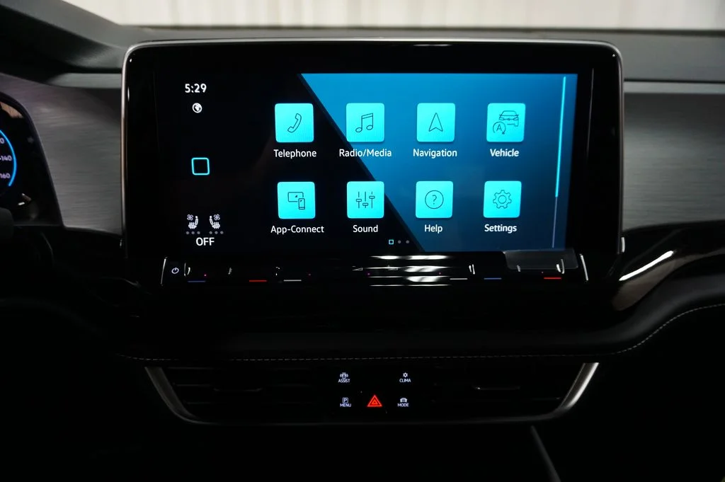 New 2026 Black Volkswagen 2.0T SE w/Technology image 15