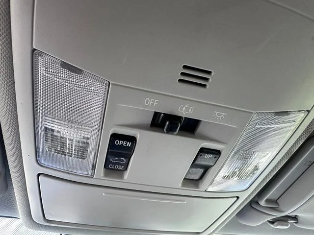 Used 2017 Silver Toyota XLE image 15