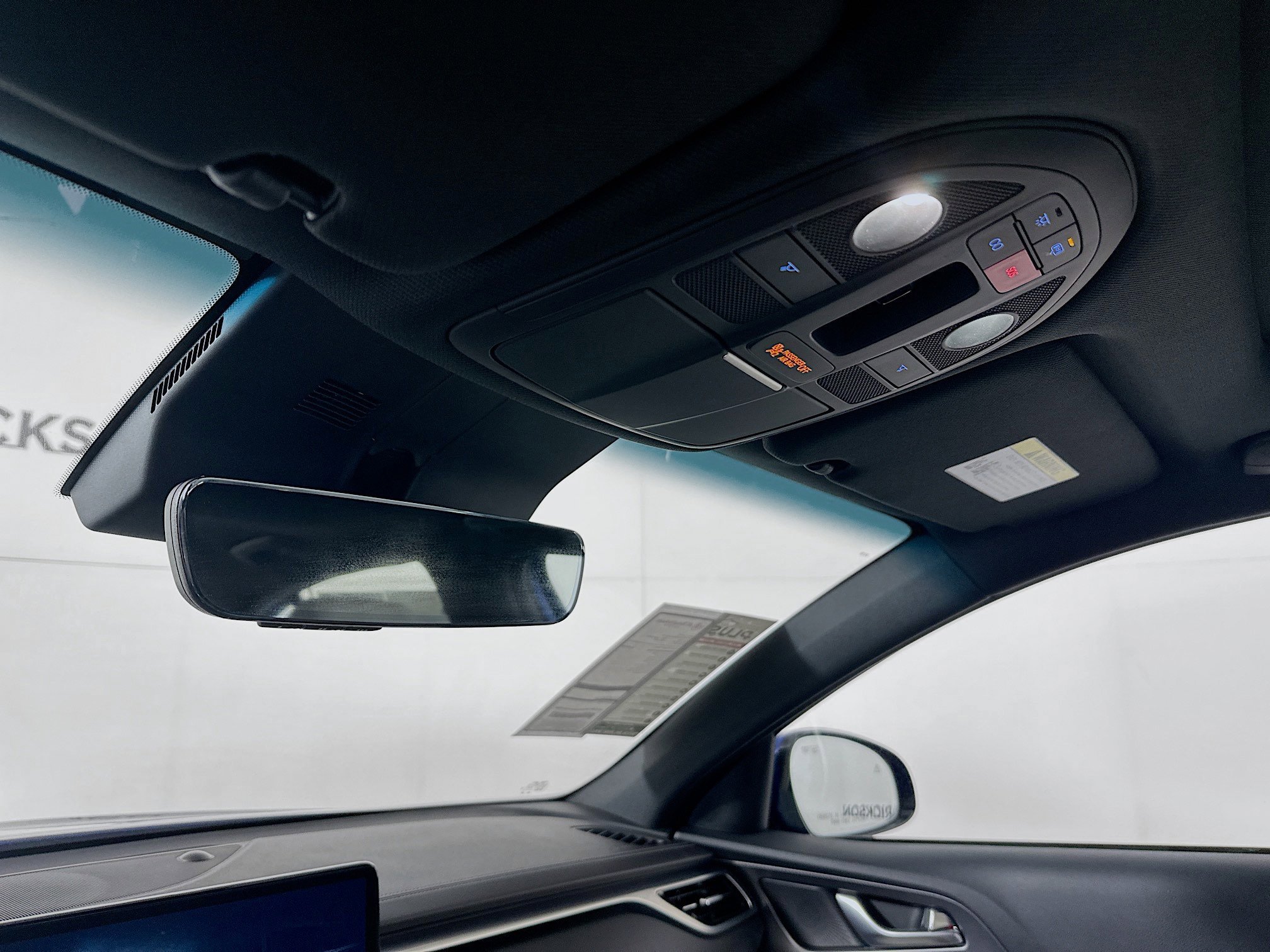 2025 GENESIS G70 Standard - Photo 18