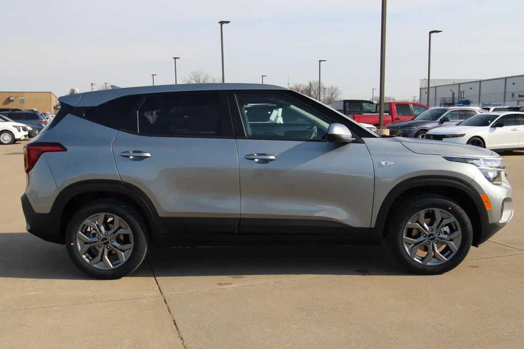 New 2026 Gray Kia LX image 4