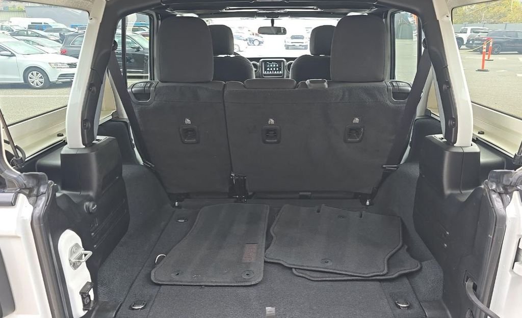 Used 2022 White Jeep Unlimited Sport S image 8
