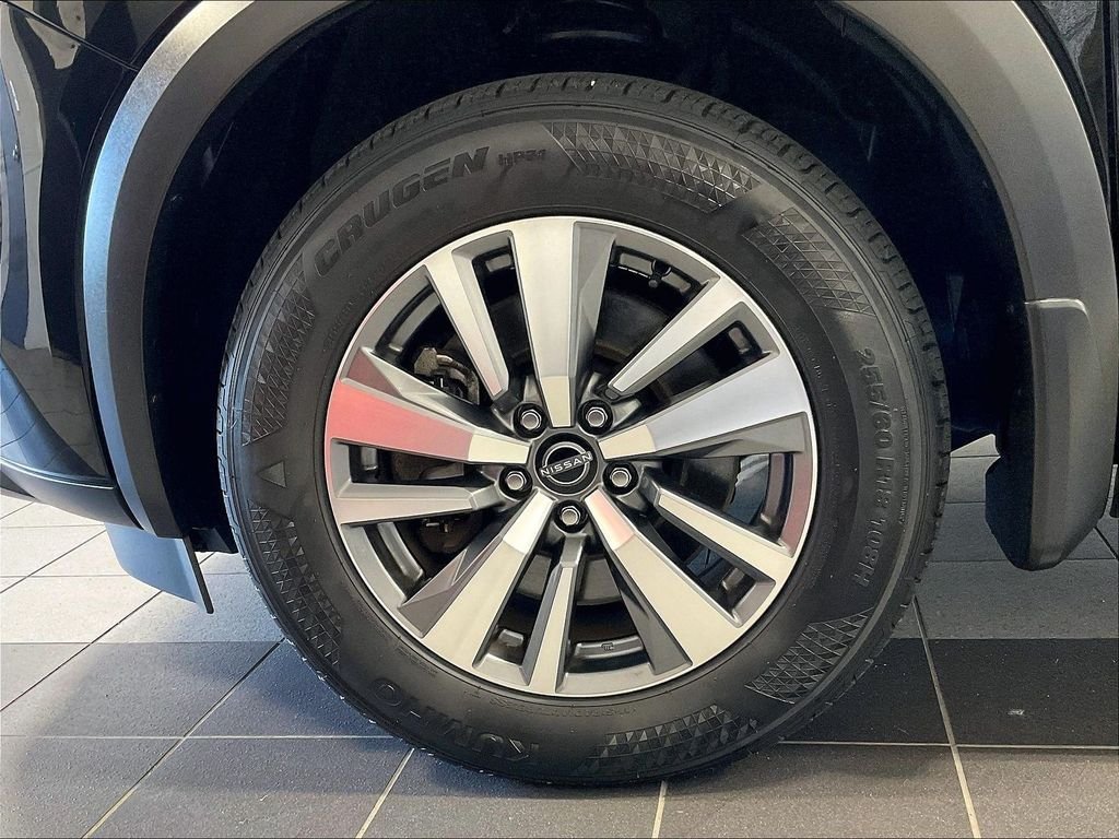Used 2023 Super Black Nissan SL image 7