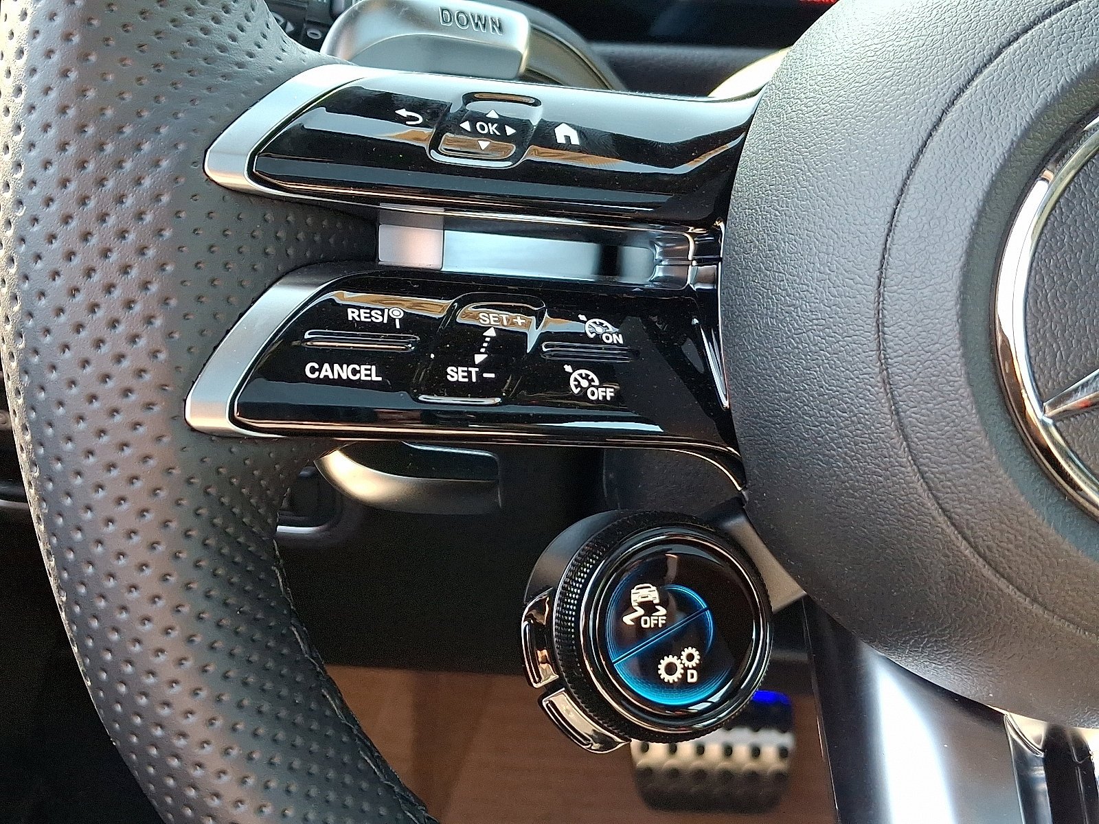 New 2026 Polar White Mercedes-Benz AMG® GLB 35 4MATIC® SUV image 13