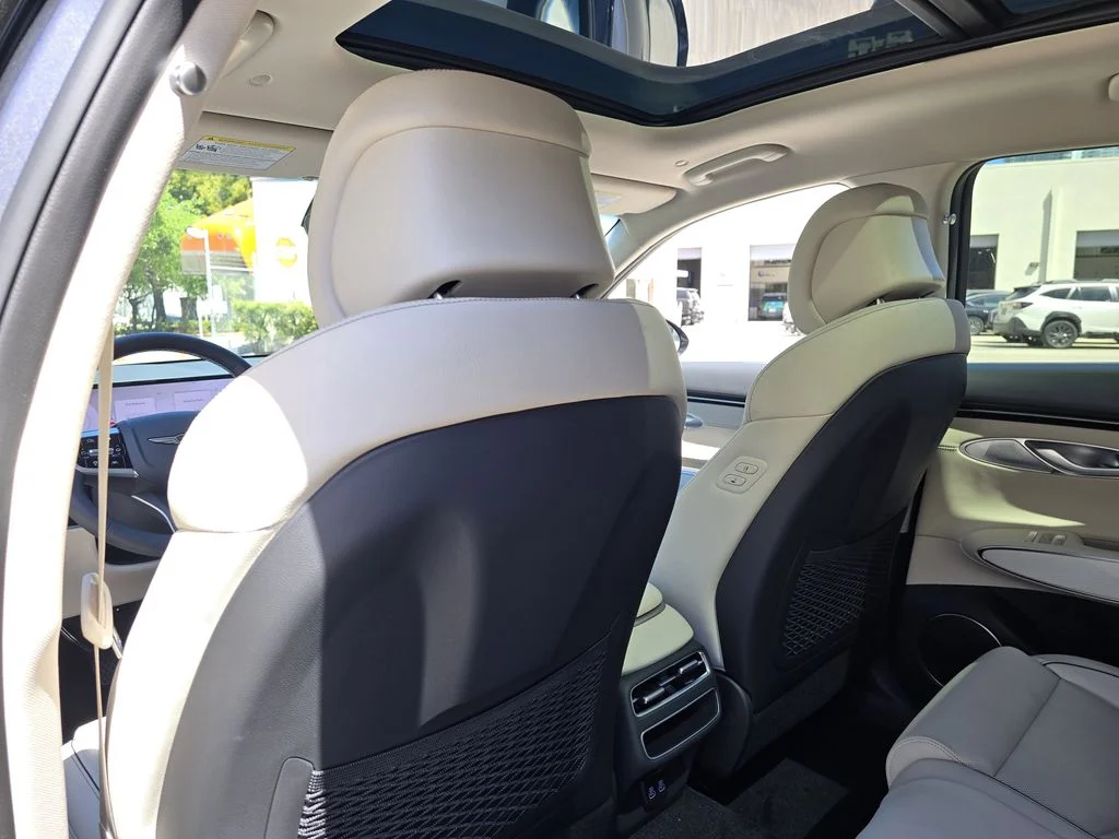 New 2026 White Genesis 2.5T Advanced image 11