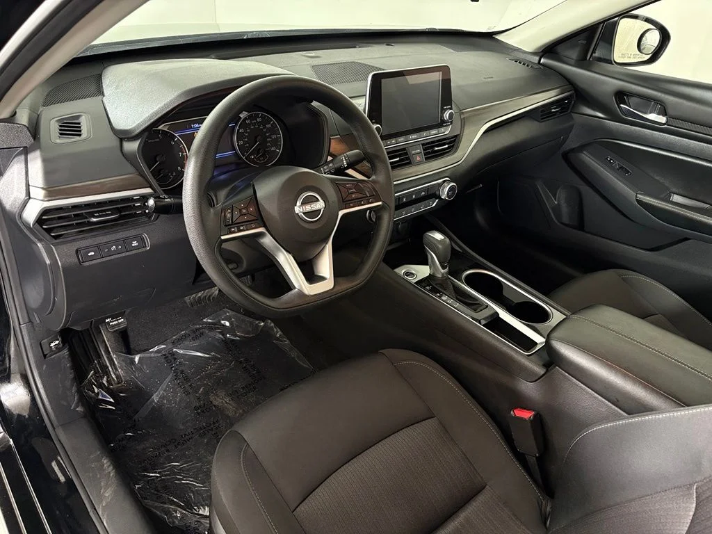 Used 2024 Black Nissan 2.5 SV image 15