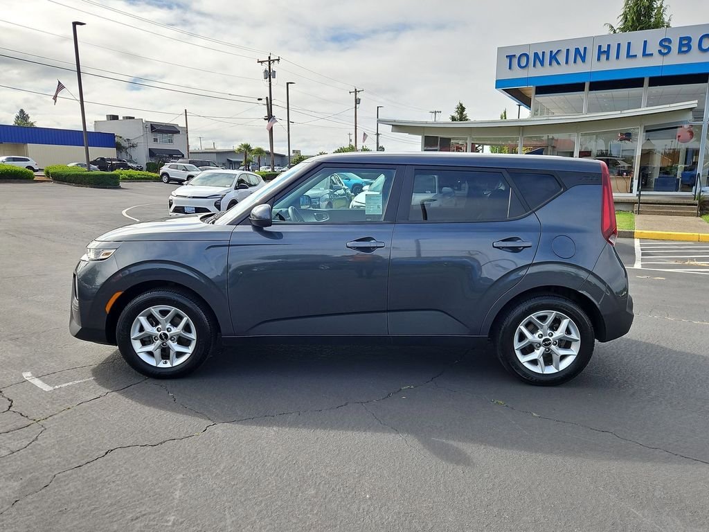 Used 2022 Gravity Gray Kia LX image 2