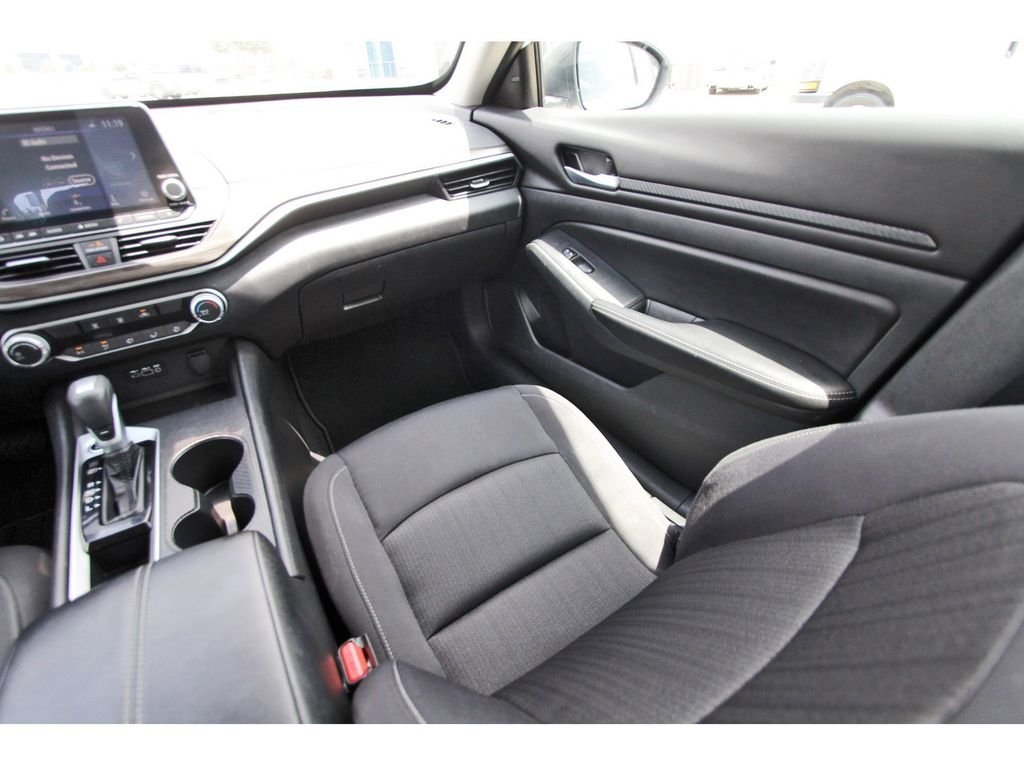 Used 2025 White Nissan 2.5 SV image 12