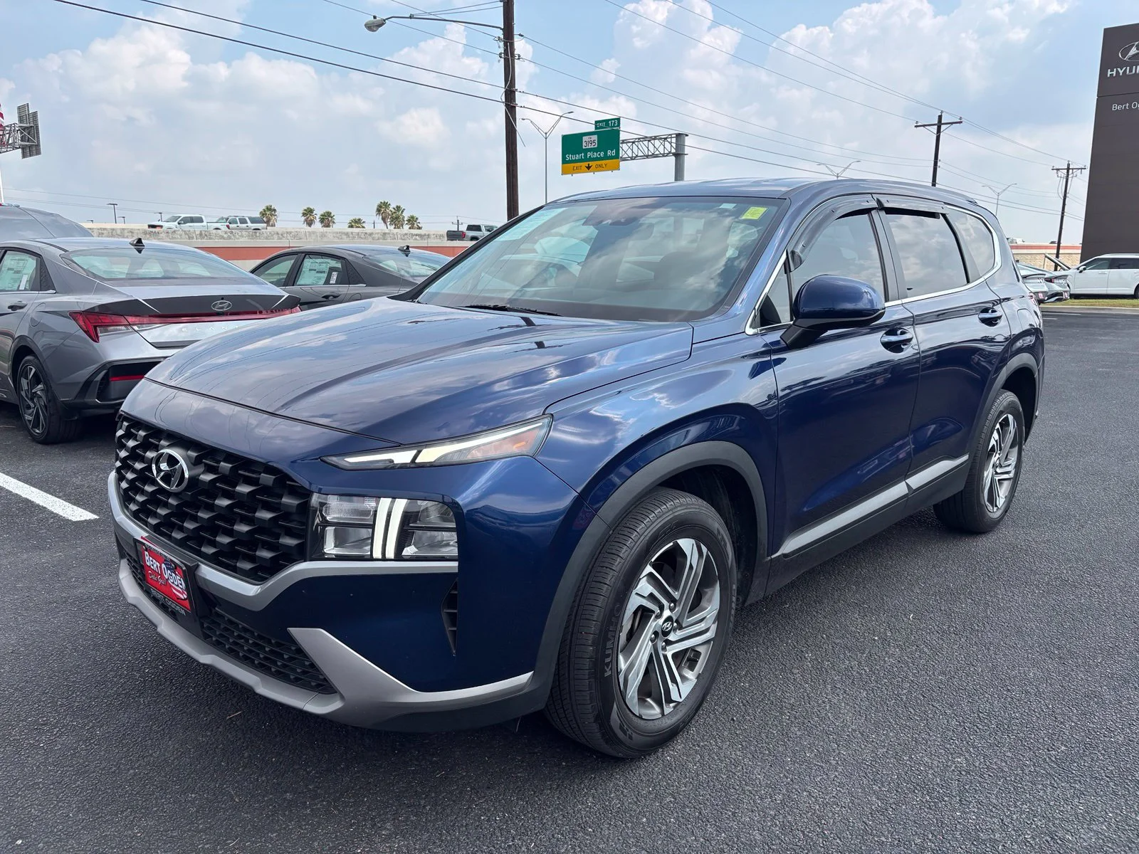 Used 2023 Blue Hyundai SE image 3