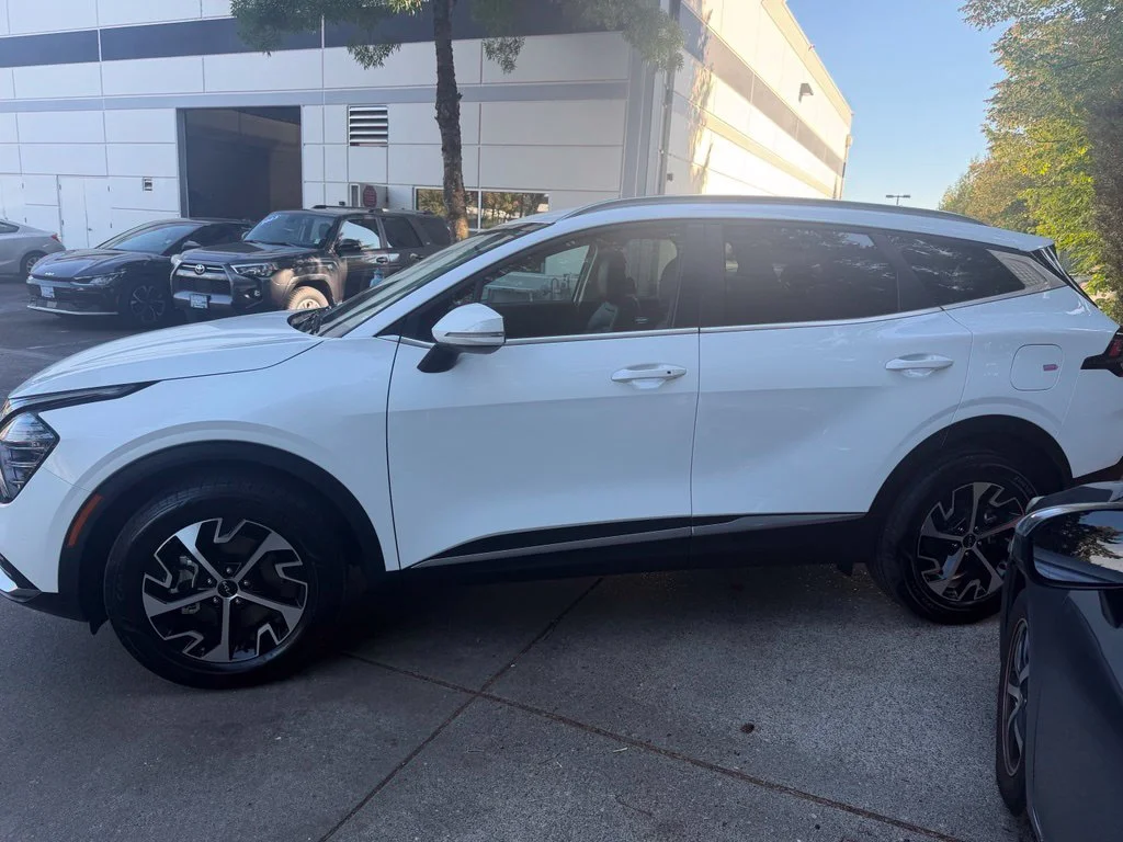 Used 2025 Snow White Pearl Kia EX image 7