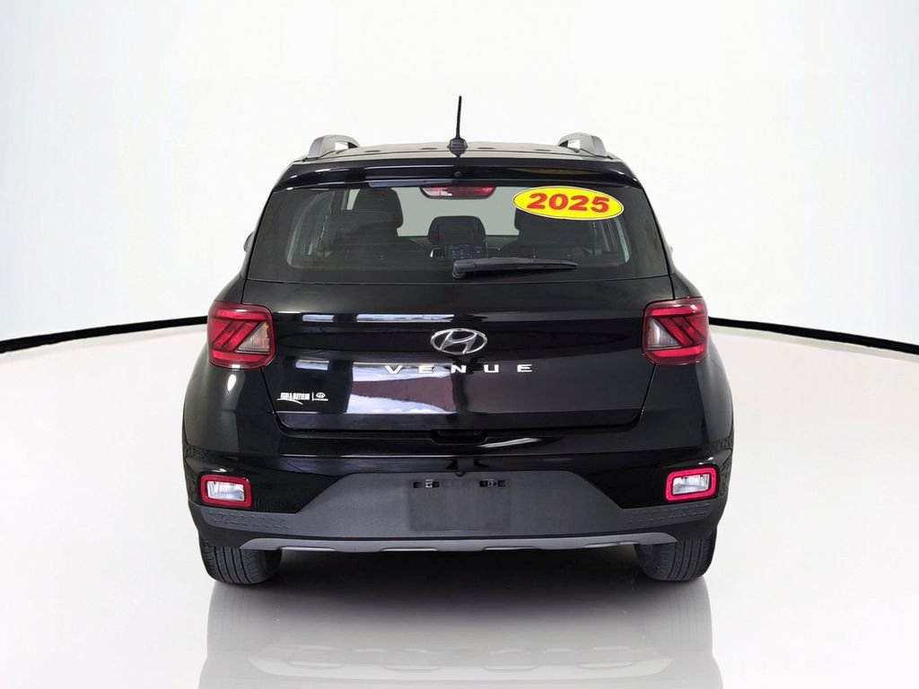 2025 Hyundai Venue SEL - Photo 7