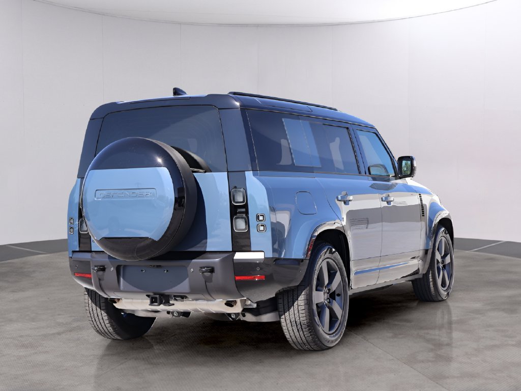 Used 2026 Tasman Blue Metallic Land Rover X-Dynamic SE image 7
