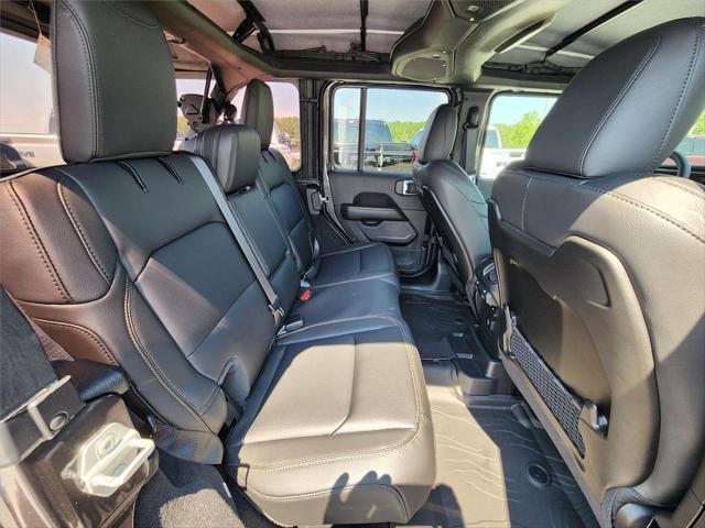 New 2025 Granite Crystal Metallic Clear-Coat Exterior Paint Jeep Sahara image 20