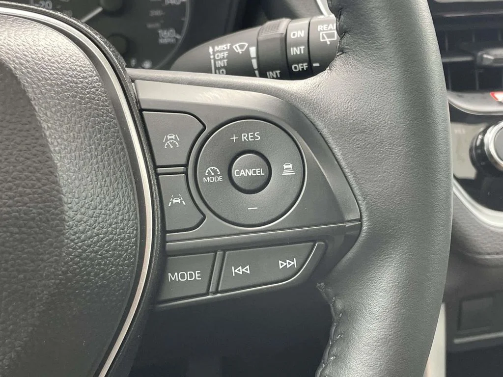 2025 Toyota Corolla Cross LE - Photo 11