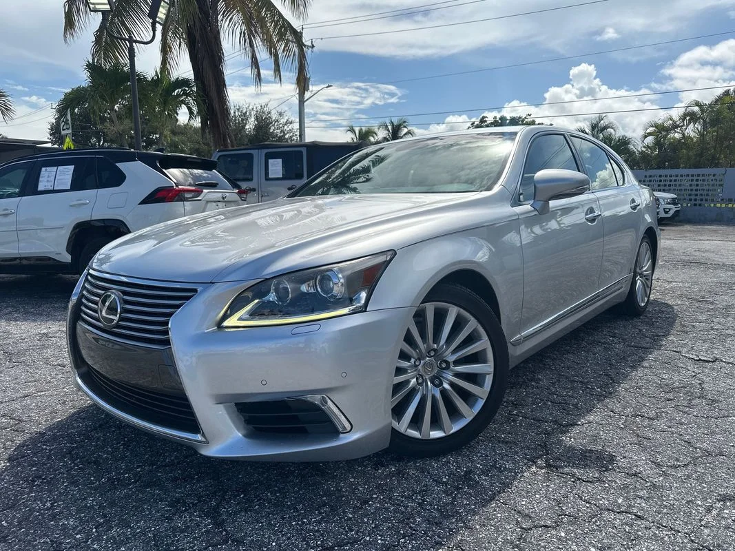 Used 2014  Lexus  image 1