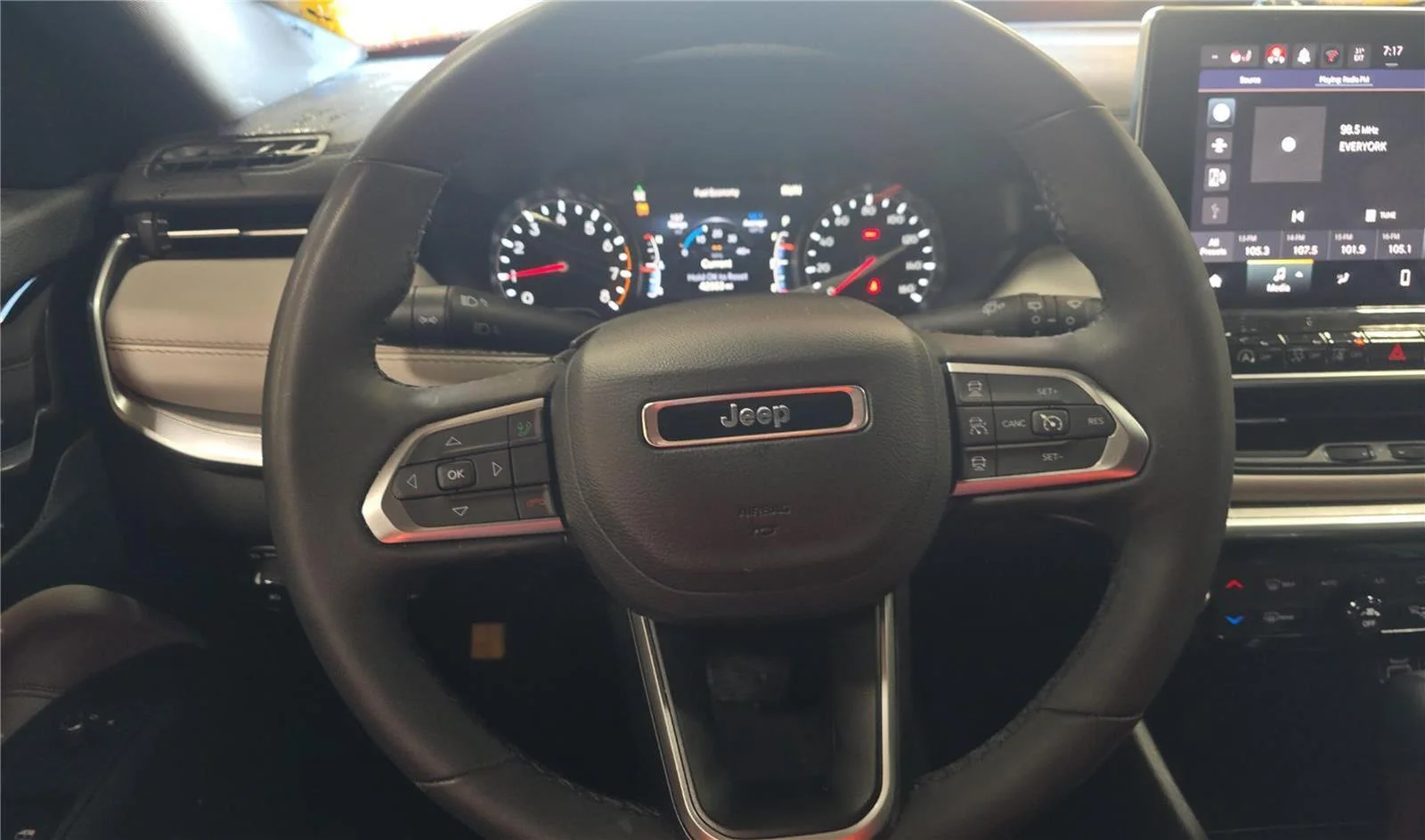 2025 Jeep Compass Limited - Photo 8