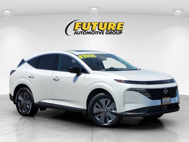 Used 2025 White Nissan SL image 1