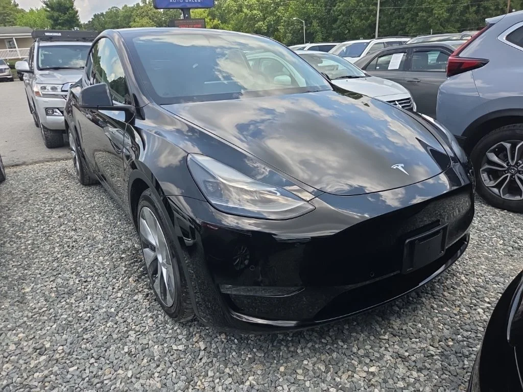 Used 2022 Black Tesla Performance image 2