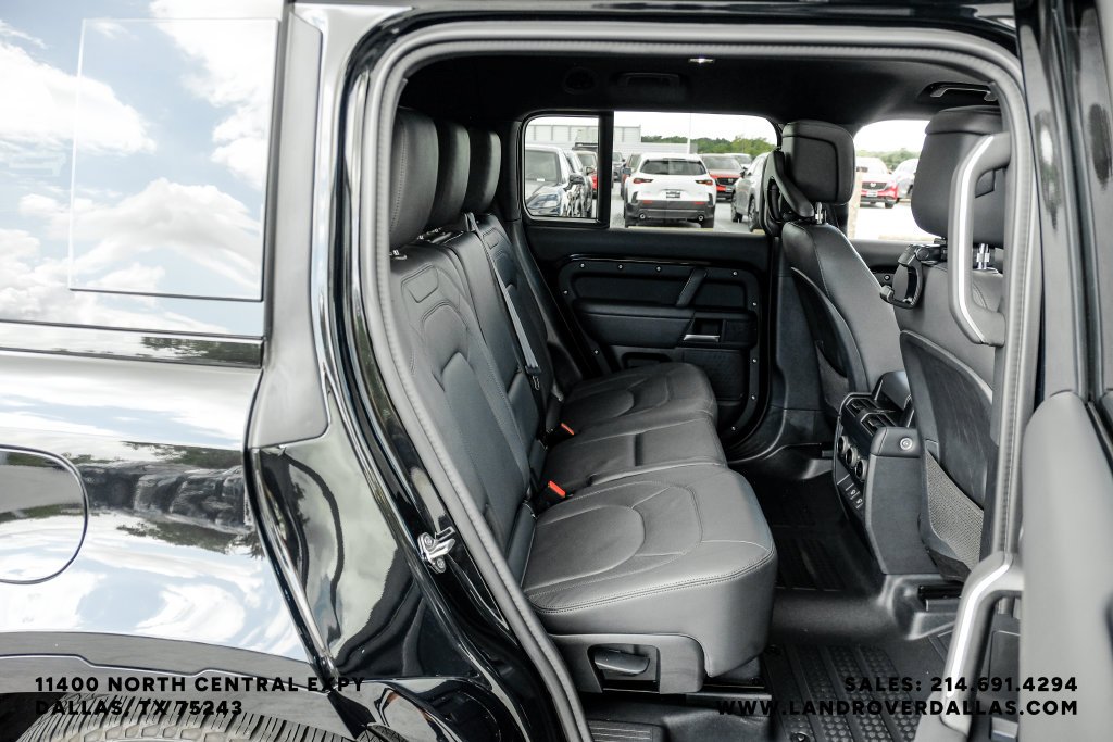 Used 2025 Black Land Rover X-Dynamic SE image 45