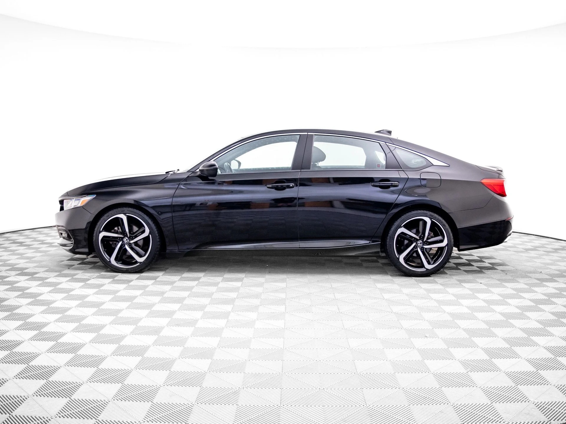 Used 2020  Honda Sport image 2