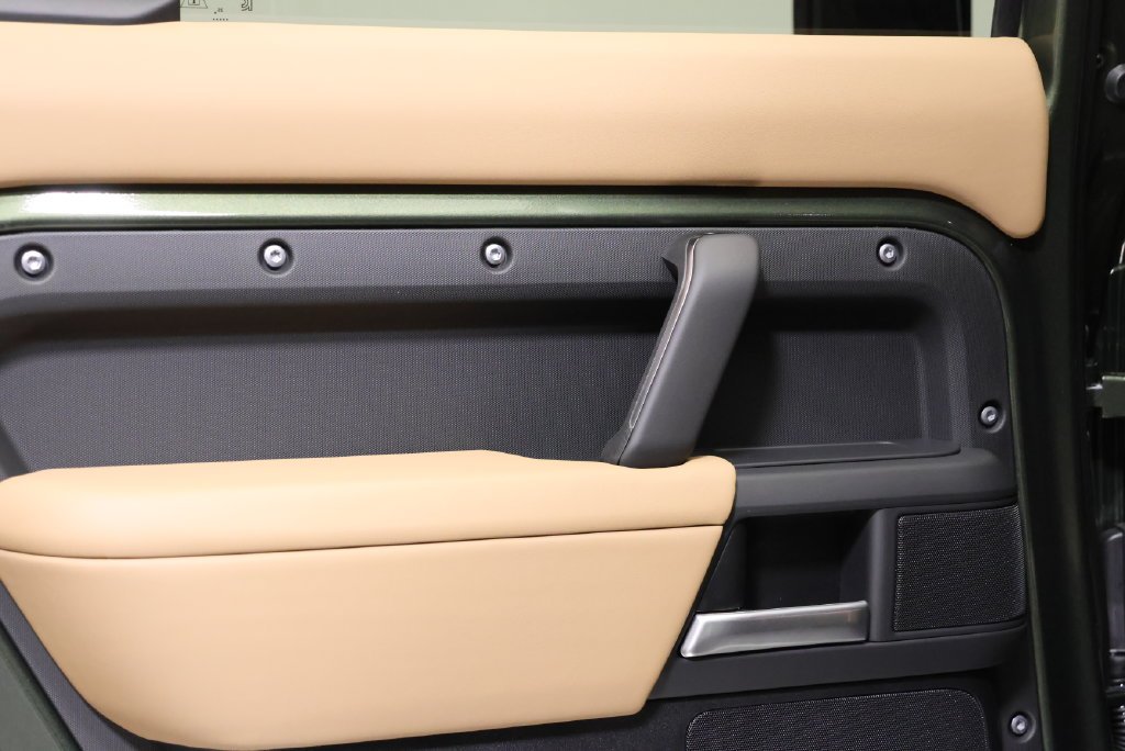 Used 2026 Woolstone Green Metallic Land Rover S image 34