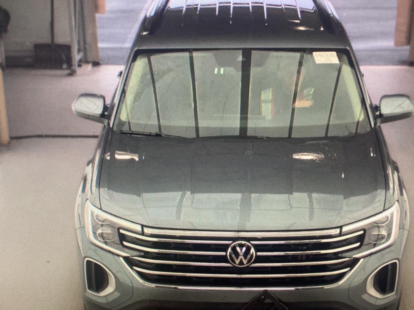 Used 2025  Volkswagen 2.0T SE w/Technology image 3