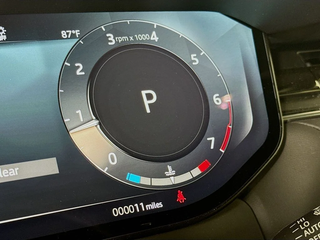 New 2026 Santorini Black Land Rover Dynamic SE image 13