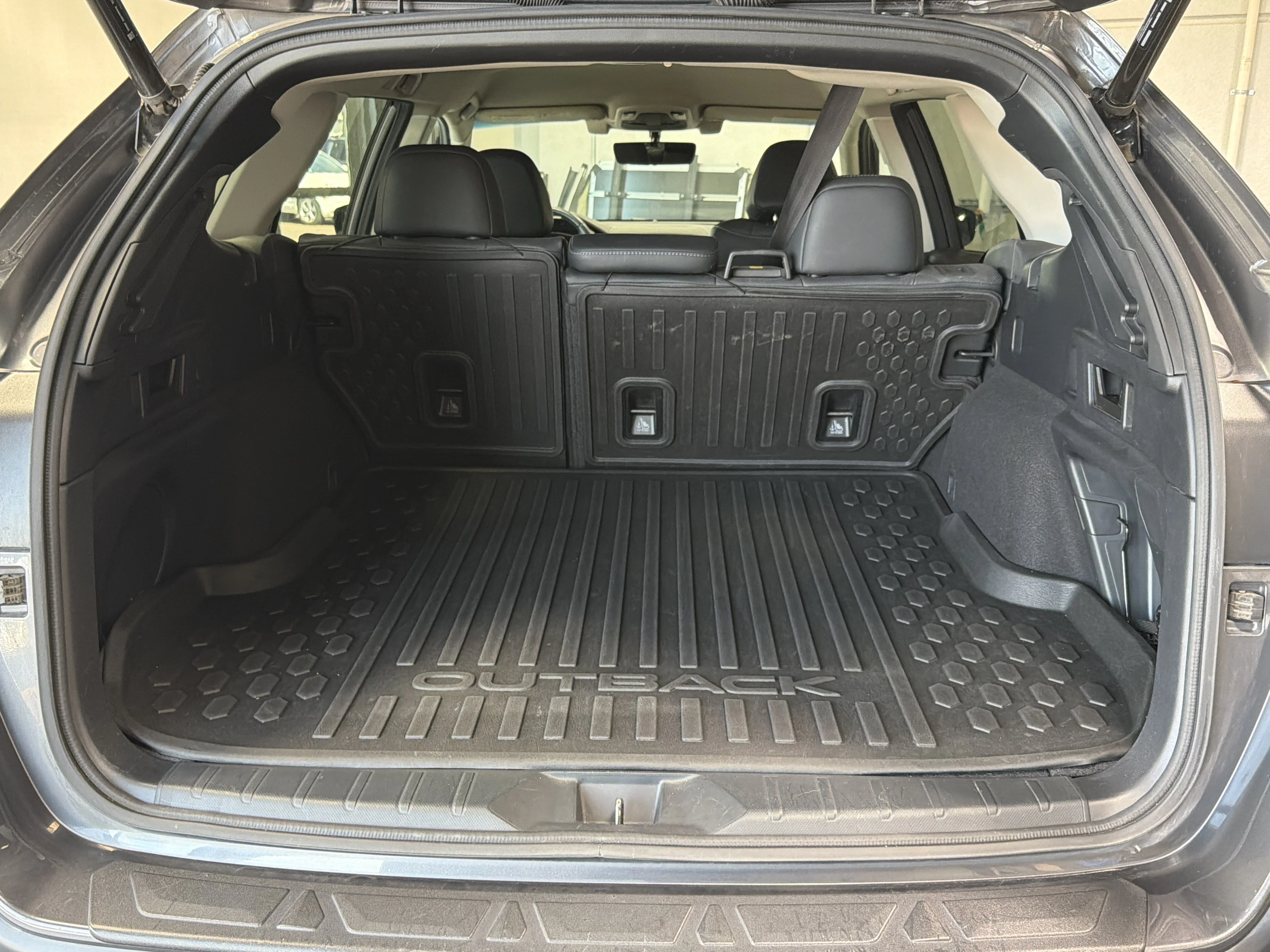 Used 2020 Magnetite Gray Metallic Subaru Limited image 18