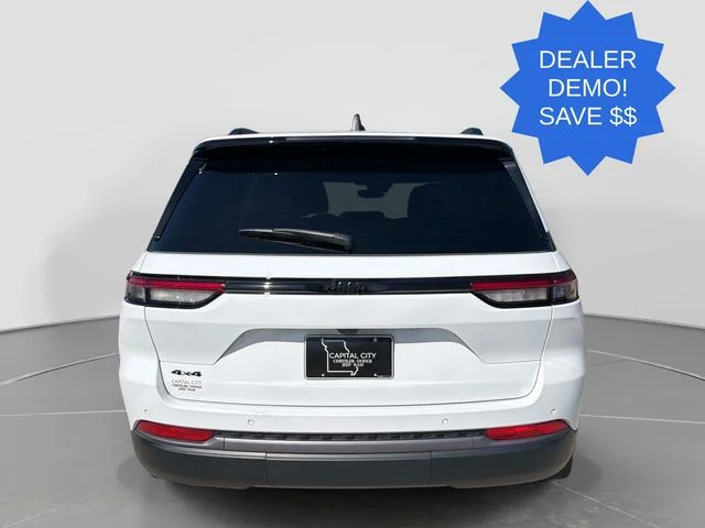 New 2026 Bright White Clear-Coat Exterior Paint Jeep Altitude image 5