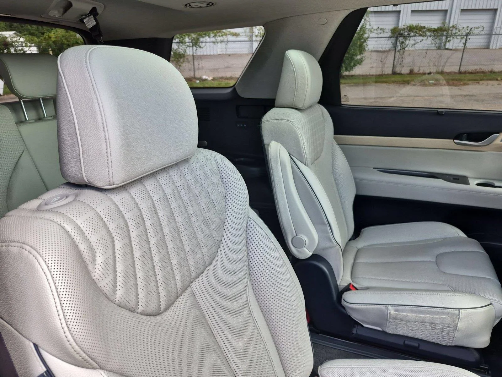 Used 2024 Abyss Black Pearl Hyundai Limited image 36