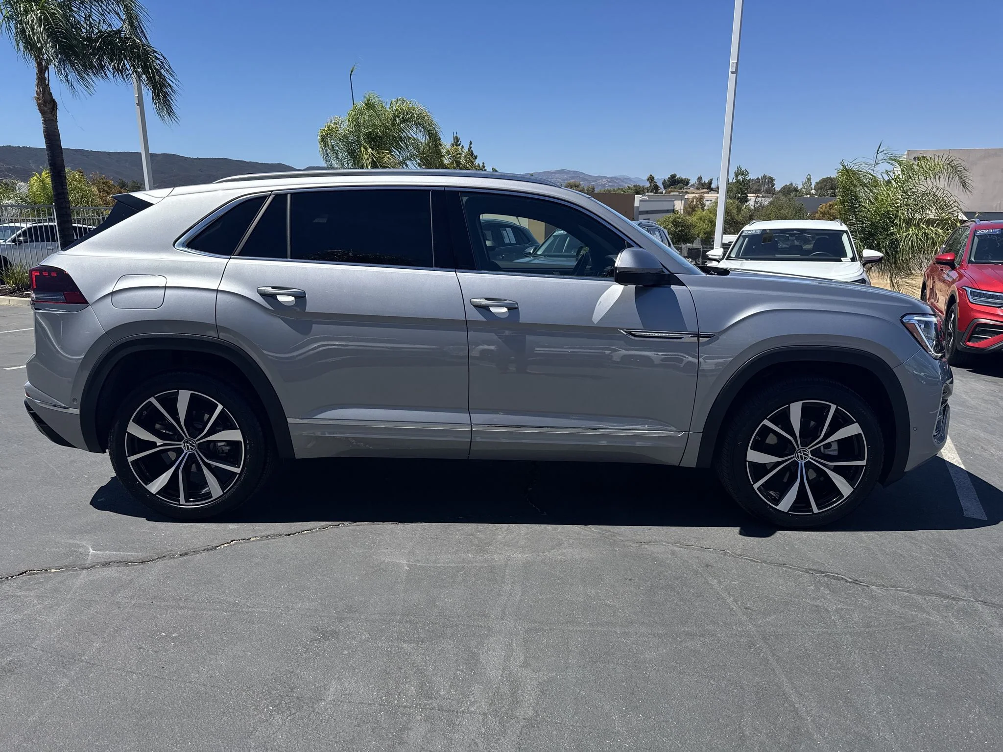 Used 2025 Silver Mist Metallic Volkswagen 2.0T SEL Premium R-Line image 9
