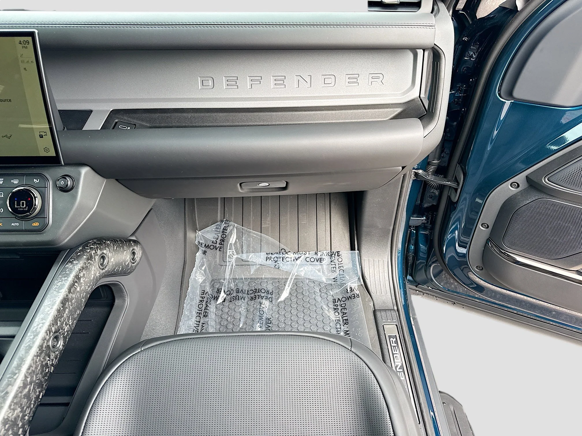 New 2026 Sargasso Blue Premium Metallic Land Rover OCTA image 17