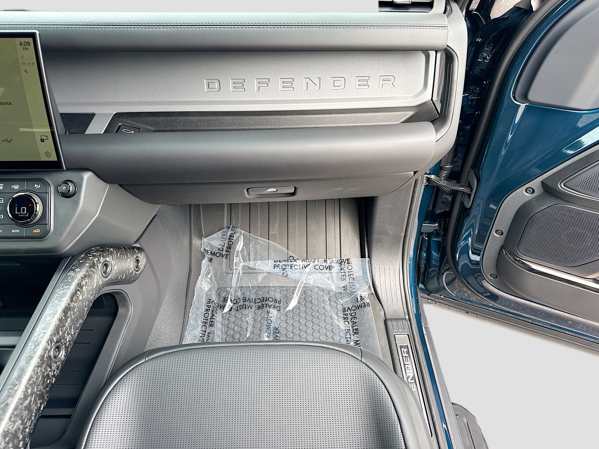 New 2026 Sargasso Blue Land Rover OCTA image 17