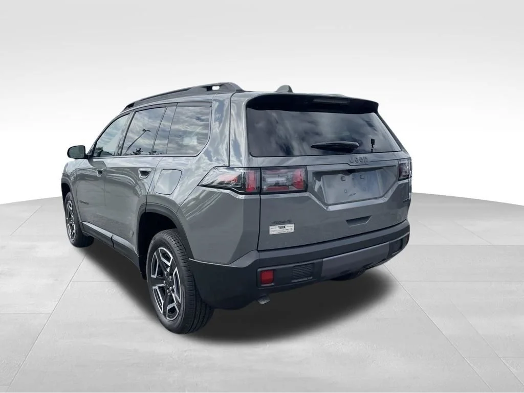 New 2026 Sting-Gray Clear-Coat Exterior Paint Jeep Laredo image 3