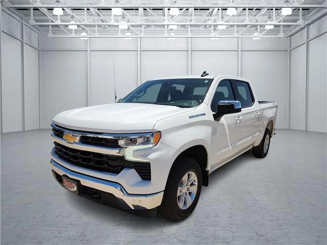 Used 2025 White Chevrolet LT w/1LT 4x4 Crew Cab 5.75 ft. box 147.4 in. WB image 1