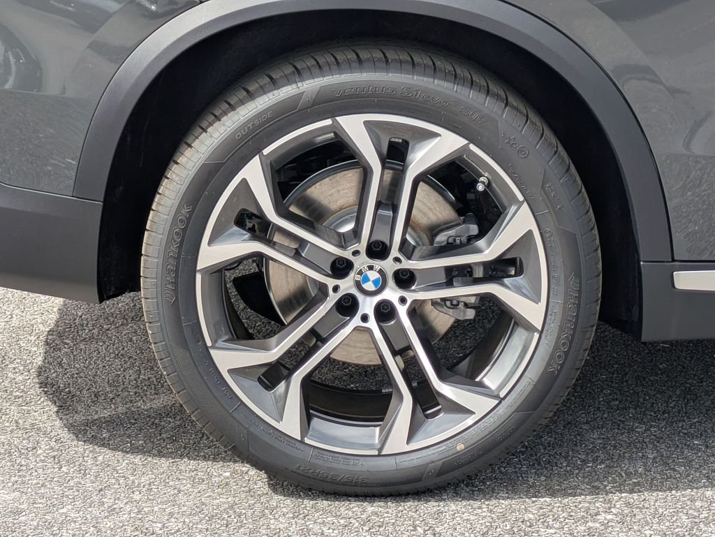 New 2026 Dravit Grey Metallic BMW xDrive40i image 9