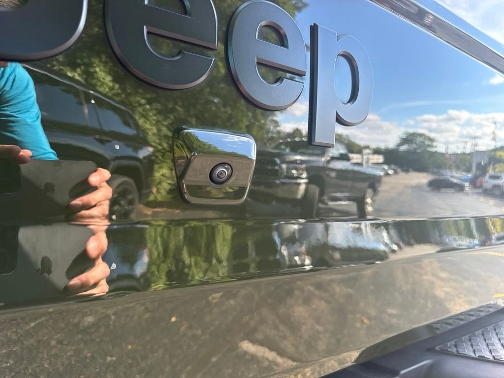 Used 2024 Green Jeep Sport S image 15