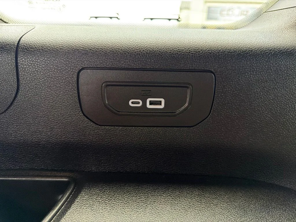 Used 2024 White Jeep Limited image 19