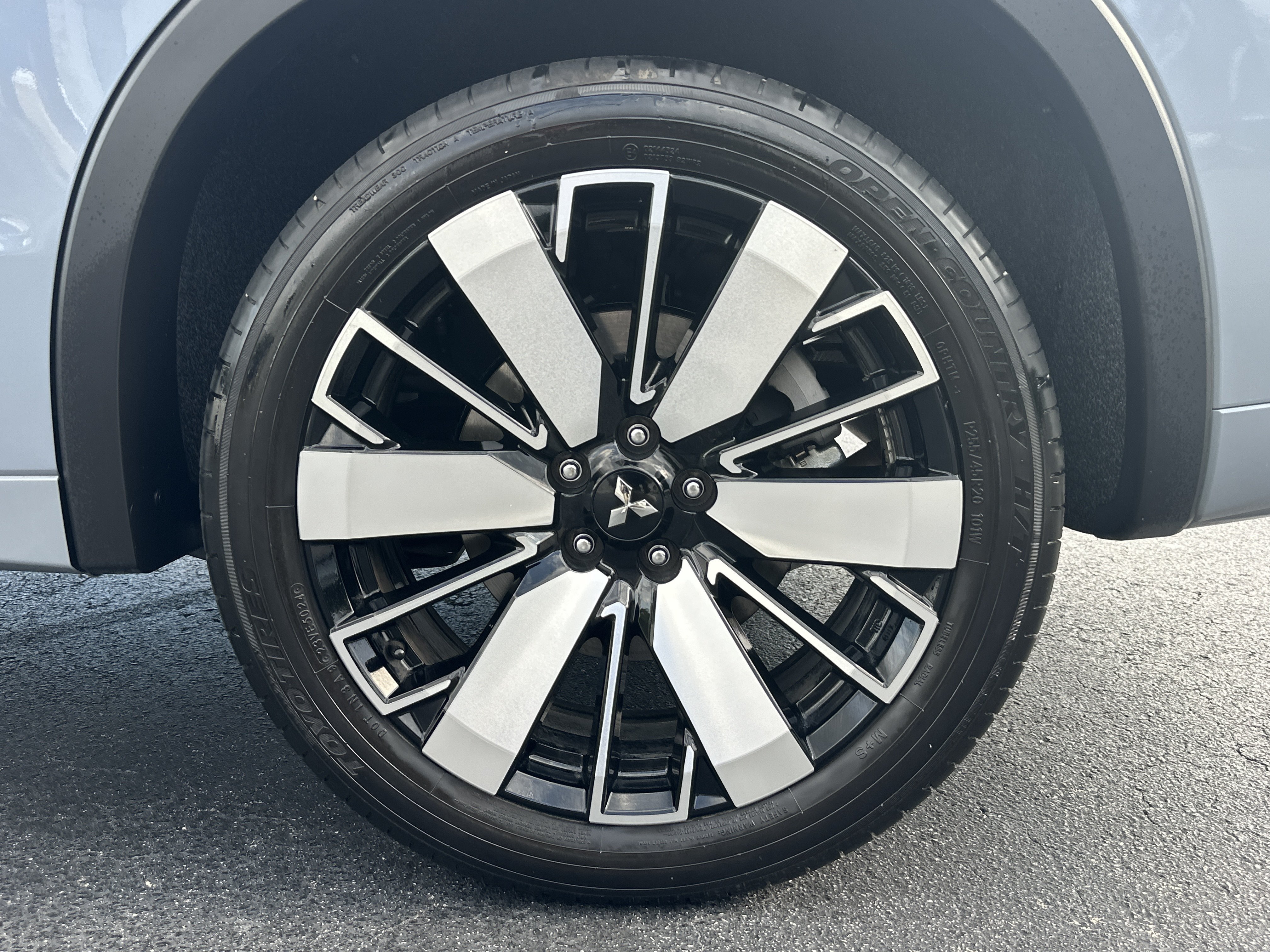Used 2025  Mitsubishi SEL image 20