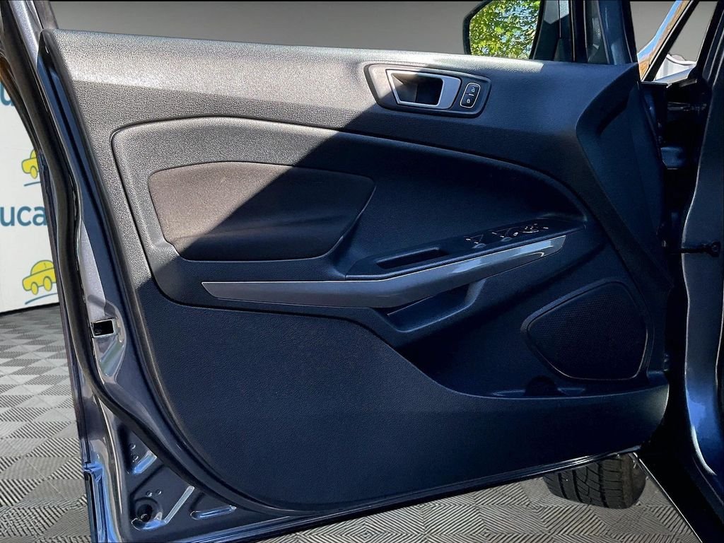 Used 2022 Smoke Metallic Ford SE image 9