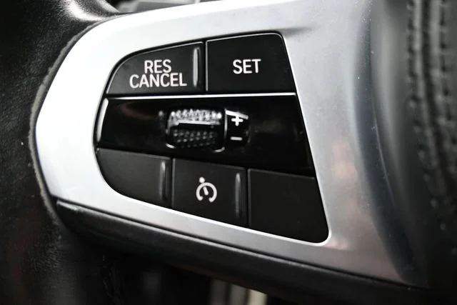 Used 2021 White BMW xDrive30i image 21