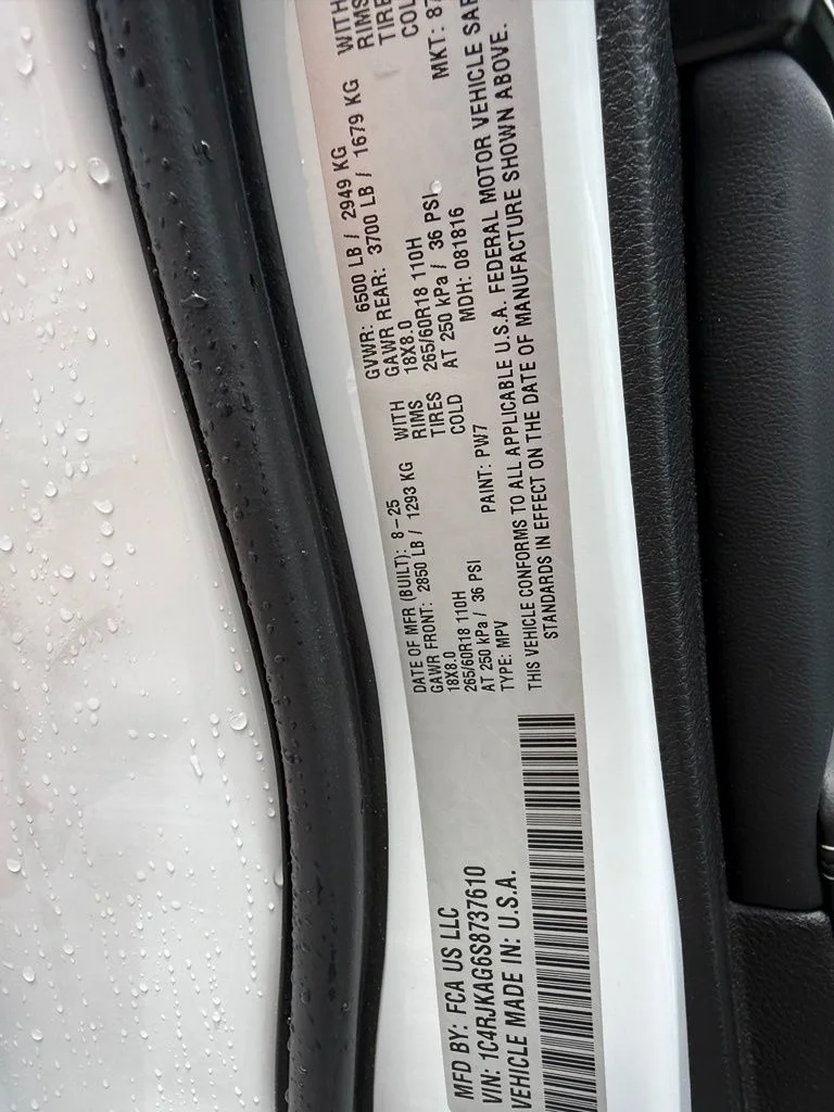 Used 2025 White Jeep Laredo image 19
