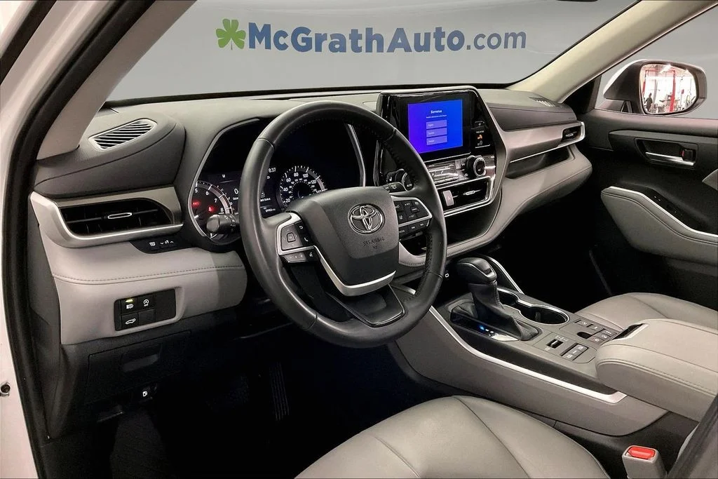 Used 2023 Beige Toyota XLE image 17