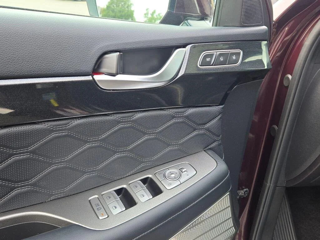 Used 2020 Sierra Burgundy Hyundai Limited image 22