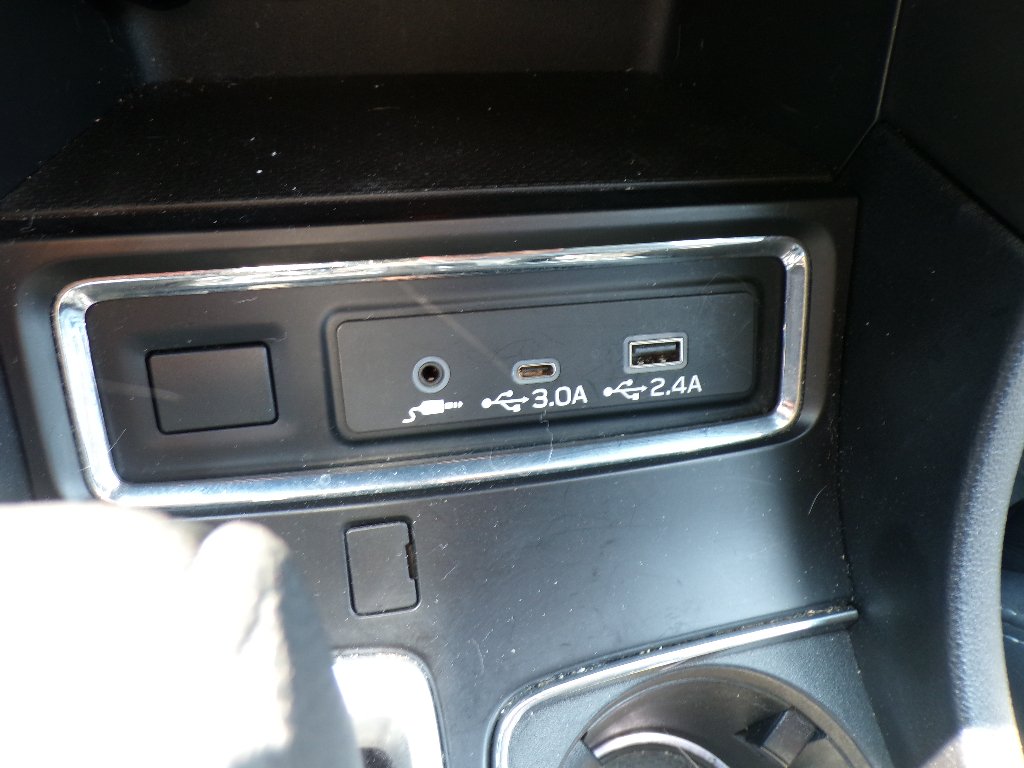 Used 2023 Crystal White Pearl Subaru Limited image 19