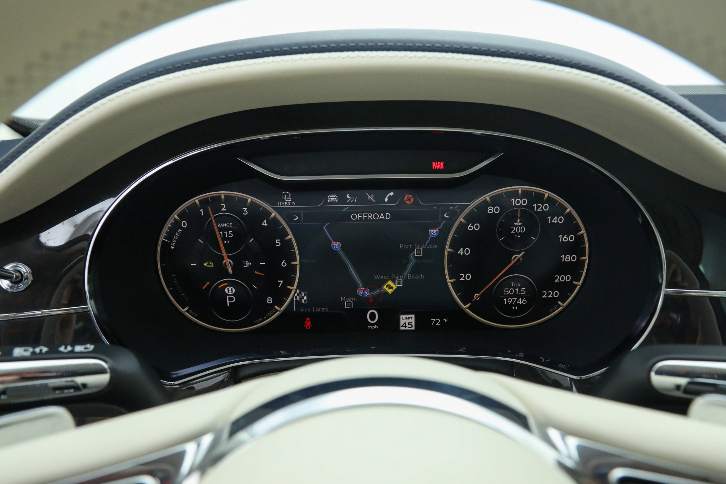 Used 2022 White Bentley  image 28