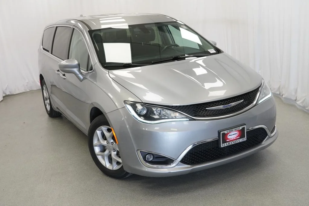 Used 2019 Silver Chrysler Touring Plus image 13