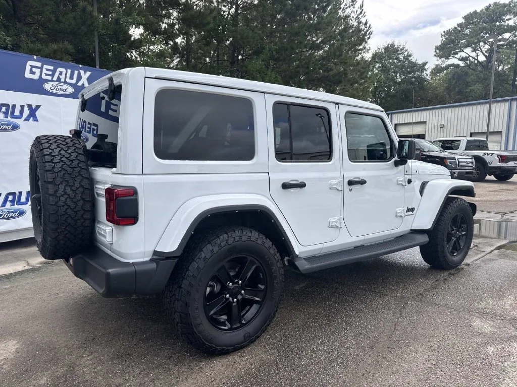 Used 2023 White Jeep Altitude image 14